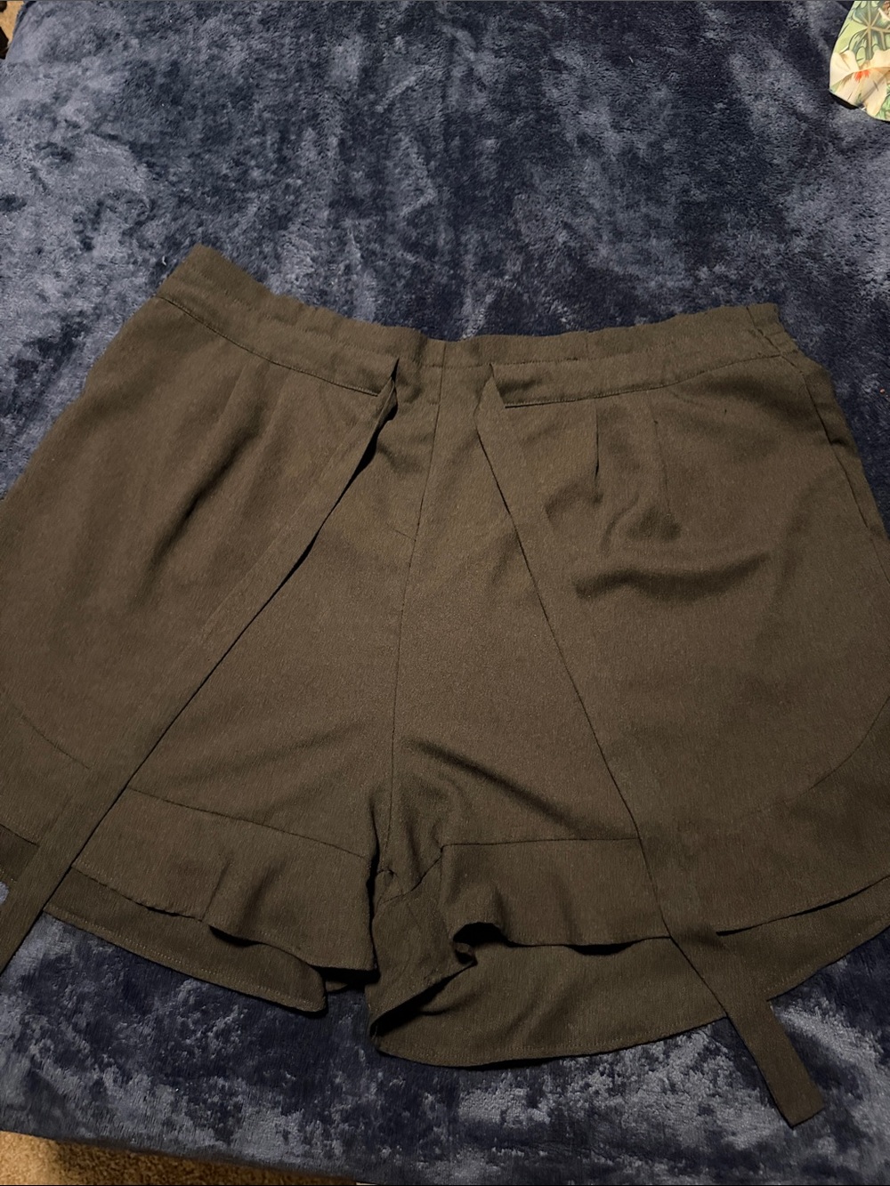 DR2 black Ruffle-Hem Tie-Waist short 5/$25